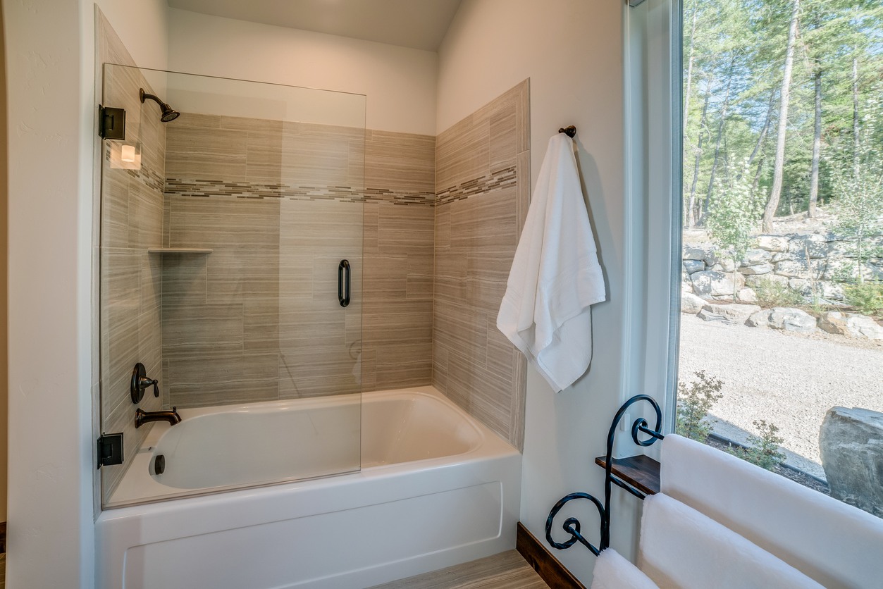 Shower & Tub Installation in Smithville